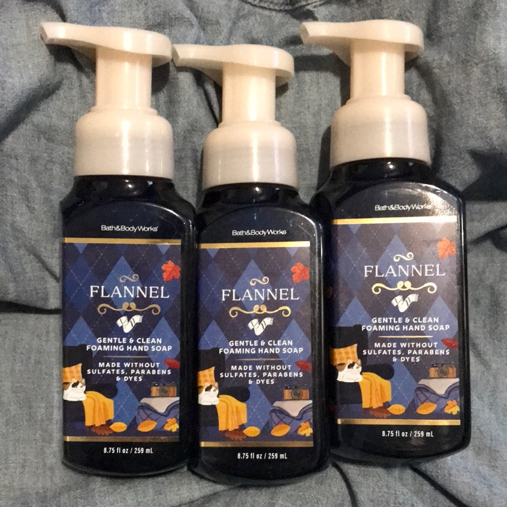 White Barn / Bath & Body Works- Flannel